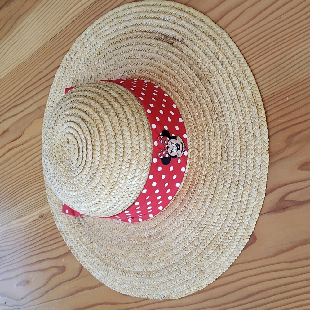 Minnie Mouse straw hat
